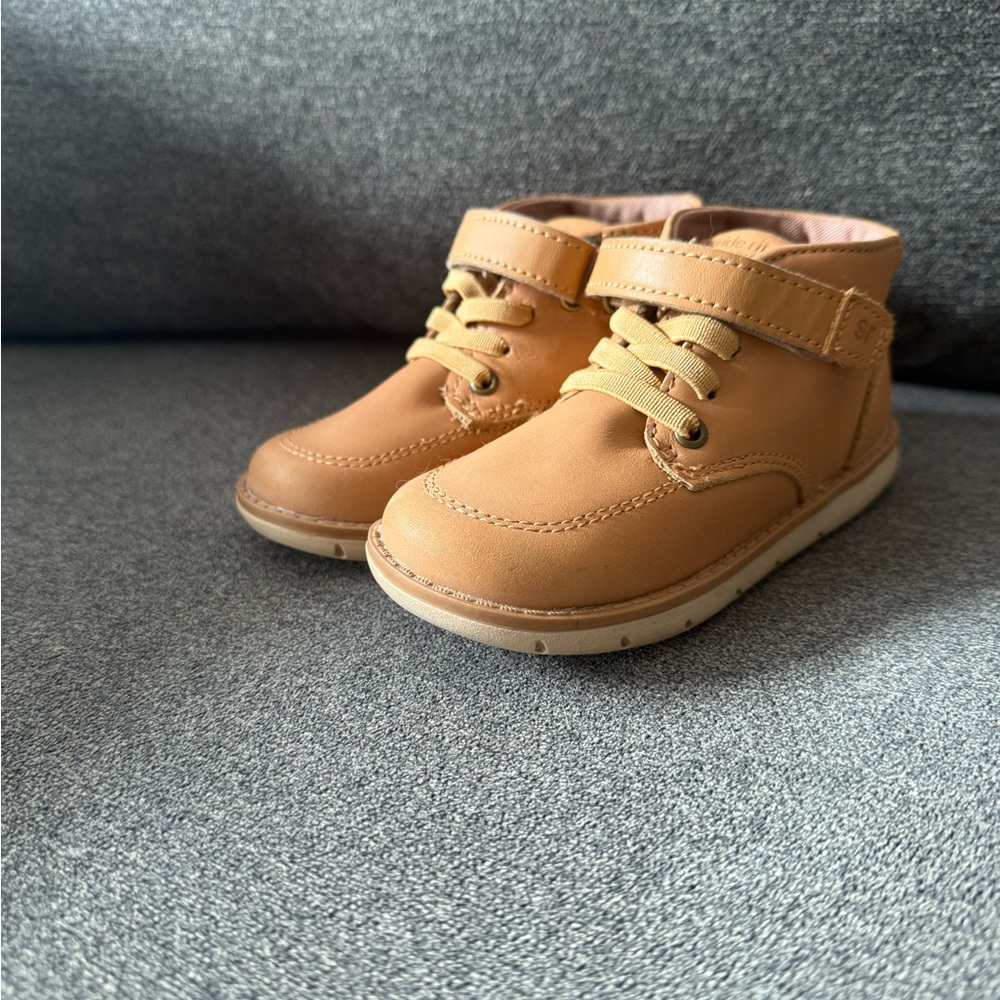 Stride Rite Quinn SRT Leather Boots size 8 excellent condition